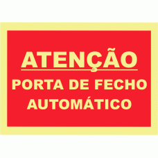 ATENÇÃO PORTA DE FECHO AUTOMÁTICO  