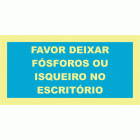 FAVOR DEICAR FÓSFOROS OU ISQUEIROS NO ESCRITÓRIO