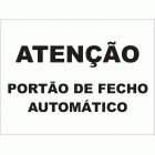 ATENÇÃO PORTA DE FECHO AUTOMÁTICO