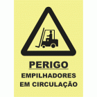 PERIGO EMPILHADORES EM CIRCULA&Ccedil;&Atilde;O 