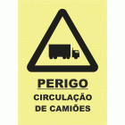 Perigo circula&ccedil;&atilde;o de cami&otilde;es