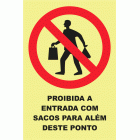 Proibida a entrada com sacos para al&eacute;m deste ponto 