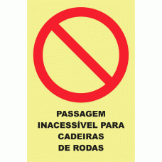 PASSAGEM INACESS&Iacute;VEL A CADEIRAS DE RODAS 