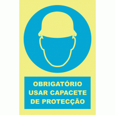 Obrigatório usar capacete de protecção 
